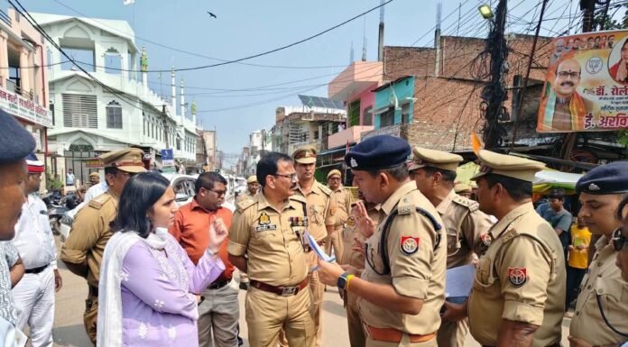 दशहरा को लेकर अलर्ट प्रशासन, डीएम-एसपी ने परखी सुरक्षा व्यवस्था अमहट घाट पर विसर्जन की तैयारियों का लिया जायजा, भीड़ प्रबंधन और सुरक्षा के पुख्ता इंतजाम के निर्देश
