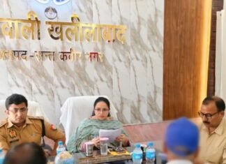 डीएम-एसपी ने सुनीं फरियादियों की समस्याएं थाना समाधान दिवस में शिकायतों के गुणवत्तापूर्ण निस्तारण के निर्देश, लापरवाही पर दी चेतावनी