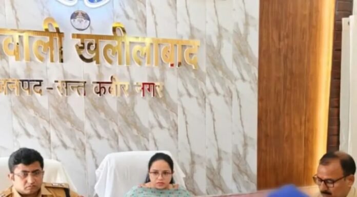 डीएम-एसपी ने सुनीं फरियादियों की समस्याएं थाना समाधान दिवस में शिकायतों के गुणवत्तापूर्ण निस्तारण के निर्देश, लापरवाही पर दी चेतावनी