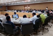 निर्माण कार्यों में देरी और गुणवत्ता की कमी बर्दाश्त नहीं होगी : डीएम डीएम अनुज मलिक ने परियोजनाओं की समीक्षा कर समयसीमा में काम पूरा कराने के दिए निर्देश विभागाध्यक्ष नियमित करें निरीक्षण, पूर्ण परियोजनाएं संबंधित विभागों को करें हस्तांतरित