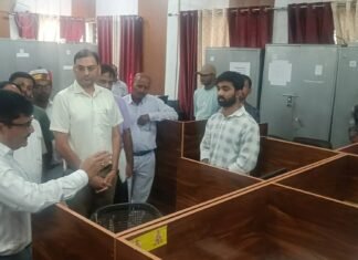 विकास भवन में गंदगी पर मंडलायुक्त सख्त, एक सप्ताह का अल्टीमेटम डीपीआरओ और डीएसओ समेत कार्यालय प्रभारियों को चेतावनी, दोबारा निरीक्षण में मिली गंदगी तो होगी कार्रवाई छात्राओं की छात्रवृत्ति तत्काल स्वीकृत करने और जनसमस्याओं का प्राथमिकता से निस्तारण करने के निर्देश