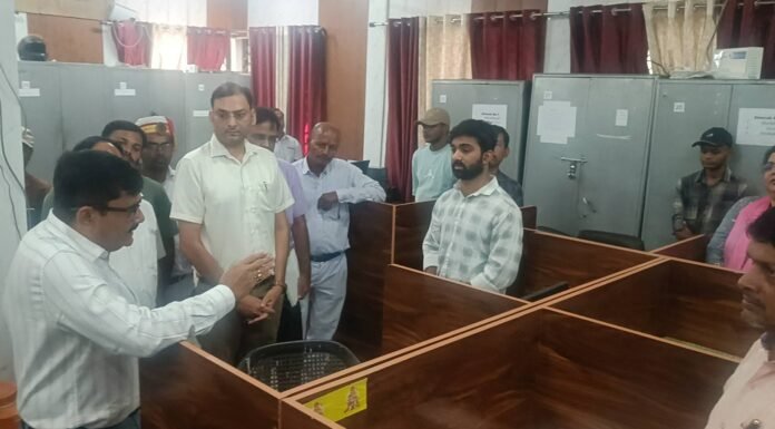विकास भवन में गंदगी पर मंडलायुक्त सख्त, एक सप्ताह का अल्टीमेटम डीपीआरओ और डीएसओ समेत कार्यालय प्रभारियों को चेतावनी, दोबारा निरीक्षण में मिली गंदगी तो होगी कार्रवाई छात्राओं की छात्रवृत्ति तत्काल स्वीकृत करने और जनसमस्याओं का प्राथमिकता से निस्तारण करने के निर्देश