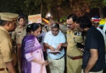 दुर्गा पूजा को लेकर डीएम-एसपी ने किया शहर का भ्रमण पंडालों की तैयारियों, भीड़ प्रबंधन और सुरक्षा व्यवस्था का लिया जायजा