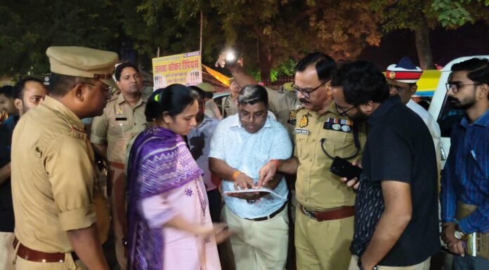 दुर्गा पूजा को लेकर डीएम-एसपी ने किया शहर का भ्रमण पंडालों की तैयारियों, भीड़ प्रबंधन और सुरक्षा व्यवस्था का लिया जायजा