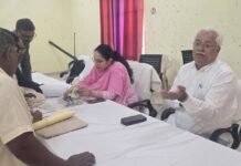 विधान परिषद चुनाव के लिए पोलिंग पार्टियां रवाना, डीएम ने परखी व्यवस्था सात मतदान केंद्रों पर 1,540 मतदाता करेंगे मताधिकार का प्रयोग 23 अक्टूबर को सुबह आठ से शाम चार बजे तक होगा मतदान