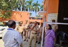 शिक्षक एमएलसी चुनाव: डीएम-एसपी ने मतदान केंद्रों का किया निरीक्षण निष्पक्ष और शांतिपूर्ण मतदान के लिए सुरक्षा व्यवस्था परखी, दिए सख्त निर्देश निर्वाचन आयोग के दिशा-निर्देशों का कड़ाई से पालन करने के निर्देश