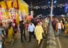 डीएम ने कंपनी बाग से गांधी नगर तक पैदल भ्रमण कर परखी मेला व्यवस्था मूर्ति विसर्जन के मद्देनजर अमहट घाट का भी किया निरीक्षण, गोताखोरों, नाव, लाइट और बैरिकेडिंग की व्यवस्था के निर्देश
