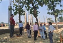 उपनिदेशक पंचायत ने बारात घर निर्माण का किया निरीक्षण प्लिंथ का 80 प्रतिशत कार्य पूरा, निर्माण में गुणवत्ता बनाए रखने के निर्देश