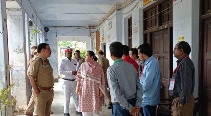 पीईटी परीक्षा के केंद्रों पर डीएम और एसपी ने परखी व्यवस्थाएं कृत्तिका ज्योत्स्ना ने कहा- परीक्षा की शुचिता और पारदर्शिता प्रशासन की प्राथमिकता