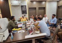 औद्योगिक विकास और उद्यमियों की समस्याओं पर गीडा सीईओ ने की बैठक चैंबर ऑफ इंडस्ट्री और लघु उद्योग भारती के पदाधिकारियों ने नवागत सीईओ का किया स्वागत, समस्याओं के समाधान का मिला भरोसा