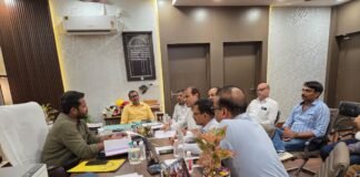 औद्योगिक विकास और उद्यमियों की समस्याओं पर गीडा सीईओ ने की बैठक चैंबर ऑफ इंडस्ट्री और लघु उद्योग भारती के पदाधिकारियों ने नवागत सीईओ का किया स्वागत, समस्याओं के समाधान का मिला भरोसा