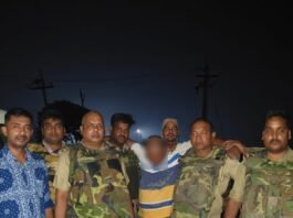 गोवध के आरोपियों से पुलिस की मुठभेड़, दो गिरफ्तार पुलिस की जवाबी कार्रवाई में एक के पैर में लगी गोली, दूसरा बाइक गिरने के बाद पकड़ा गया; दो आरोपी अंधेरे में फरार