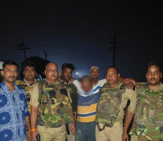 गोवध के आरोपियों से पुलिस की मुठभेड़, दो गिरफ्तार पुलिस की जवाबी कार्रवाई में एक के पैर में लगी गोली, दूसरा बाइक गिरने के बाद पकड़ा गया; दो आरोपी अंधेरे में फरार
