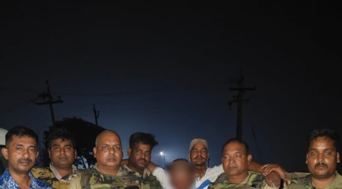 गोवध के आरोपियों से पुलिस की मुठभेड़, दो गिरफ्तार पुलिस की जवाबी कार्रवाई में एक के पैर में लगी गोली, दूसरा बाइक गिरने के बाद पकड़ा गया; दो आरोपी अंधेरे में फरार