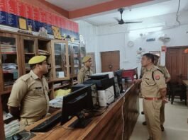एसएसपी ने गोला और उरुवा बाजार थाने का किया औचक निरीक्षण जनसुनवाई, महिला हेल्प डेस्क और अभिलेखों की जांच, साफ-सफाई दुरुस्त रखने के निर्देश