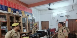 एसएसपी ने गोला और उरुवा बाजार थाने का किया औचक निरीक्षण जनसुनवाई, महिला हेल्प डेस्क और अभिलेखों की जांच, साफ-सफाई दुरुस्त रखने के निर्देश