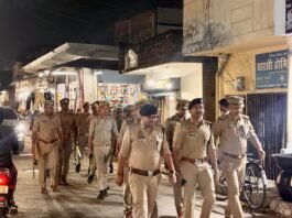 गोरखनाथ में पुलिस ने की पैदल गश्त एसपी सिटी और सीओ ने बाजारों व प्रमुख स्थानों का लिया जायजा, संदिग्ध गतिविधियों पर नजर के निर्देश