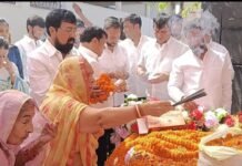 पंडित सूर्य नारायण चतुर्वेदी को नम आंखों से श्रद्धांजलि आठवीं पुण्यतिथि पर भिटहा में उमड़ा जनसमूह, जरूरतमंदों में बांटे अंगवस्त्र व नकद धनराशि