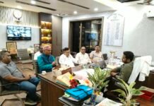 गारमेंट उद्योग के विकास को लेकर गीडा सीईओ ने उद्यमियों संग की बैठक सीएफसी निर्माण और बड़े बाइंग हाउस की जरूरत पर जोर, समस्याओं के समाधान का दिया भरोसा