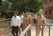 शिक्षक निर्वाचन के नामांकन में चाक-चौबंद रही सुरक्षा नोडल एसपी अपराध अयोध्या प्रसाद सिंह और एसीएम प्रथम पवन कुमार जायसवाल ने संभाली कमान