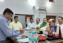 ध्रुव कुमार त्रिपाठी समेत 13 प्रत्याशियों ने दाखिल किए नामांकन सेट मंडलायुक्त न्यायालय में दिनभर रही गहमागहमी, सुरक्षा के बीच पूरी हुई नामांकन प्रक्रिया