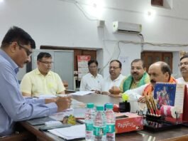 ध्रुव कुमार त्रिपाठी समेत 13 प्रत्याशियों ने दाखिल किए नामांकन सेट मंडलायुक्त न्यायालय में दिनभर रही गहमागहमी, सुरक्षा के बीच पूरी हुई नामांकन प्रक्रिया