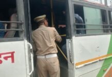 मीट एंड ग्रीट’ अभियान में वाहनों की सघन चेकिंग महिला और आमजन की सुरक्षा पर जोर, नशे में ड्राइविंग और मॉडिफाइड साइलेंसर समेत कई बिंदुओं पर जांच
