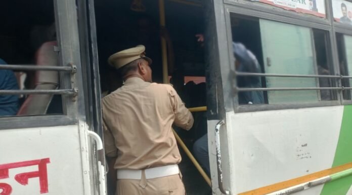 मीट एंड ग्रीट’ अभियान में वाहनों की सघन चेकिंग महिला और आमजन की सुरक्षा पर जोर, नशे में ड्राइविंग और मॉडिफाइड साइलेंसर समेत कई बिंदुओं पर जांच