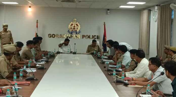 सीएम की विजयादशमी शोभायात्रा की सुरक्षा में चूक की गुंजाइश नहीं गोरखनाथ थाने में डीएम-एसएसपी ने बैठक कर परखी तैयारियां, चप्पे-चप्पे पर रहेगी निगरानी