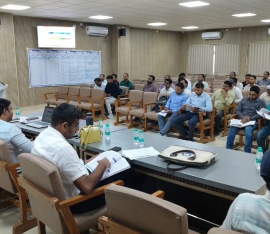 जनगणना में आंकड़ों की शुद्धता पर जोर डीएम दीपक मीणा ने फील्ड ट्रेनर्स को दिए निर्देश, एमएमएमयूटी में तीन दिवसीय प्रशिक्षण शुरू
