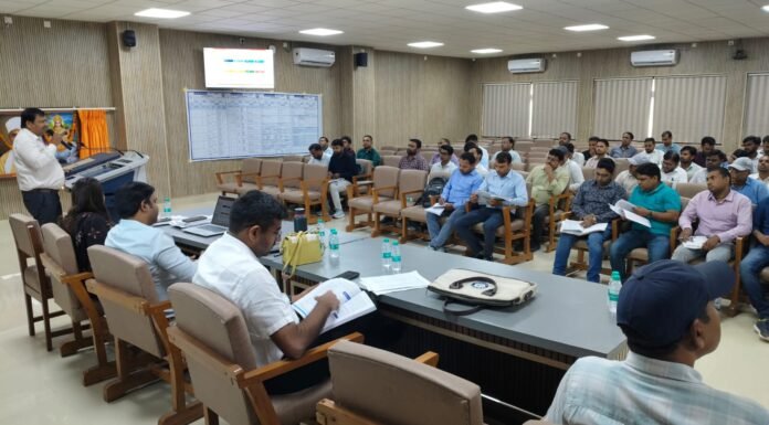 जनगणना में आंकड़ों की शुद्धता पर जोर डीएम दीपक मीणा ने फील्ड ट्रेनर्स को दिए निर्देश, एमएमएमयूटी में तीन दिवसीय प्रशिक्षण शुरू