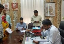 शासन स्तर के मामलों में फरियादियों को स्थिति स्पष्ट बताएं डीएम ने जनसुनवाई में अधिकारियों को दिए निर्देश, जिला स्तर की शिकायतों का समयबद्ध निस्तारण करने को कहा
