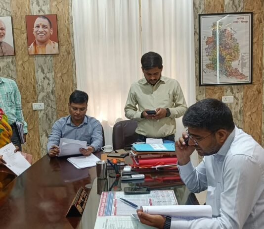 शासन स्तर के मामलों में फरियादियों को स्थिति स्पष्ट बताएं डीएम ने जनसुनवाई में अधिकारियों को दिए निर्देश, जिला स्तर की शिकायतों का समयबद्ध निस्तारण करने को कहा