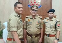 वरिष्ठ लिपिक चंद्र भूषण सिंह बने निरीक्षक एसएसपी डॉ. कौस्तुभ ने पिपिंग सेरेमनी में कंधे पर लगाया स्टार, अधिकारियों-कर्मचारियों ने दी बधाई