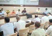 दस करोड़ से अधिक की परियोजनाएं समय से पूरी कराने पर जोर डीएम ने निर्माण कार्यों की समीक्षा की, गुणवत्ता में लापरवाही पर जताई सख्ती