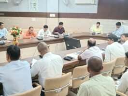 दस करोड़ से अधिक की परियोजनाएं समय से पूरी कराने पर जोर डीएम ने निर्माण कार्यों की समीक्षा की, गुणवत्ता में लापरवाही पर जताई सख्ती