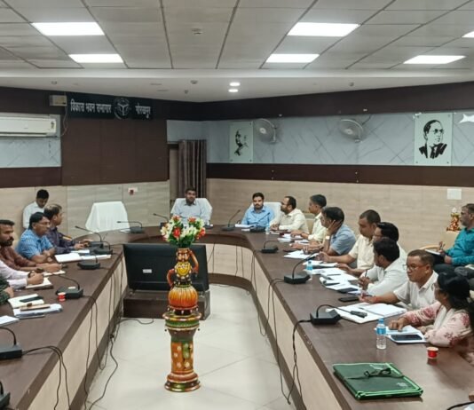 स्कूलों में बच्चों की उपस्थिति 85 प्रतिशत तक पहुंचाने का लक्ष्य सितंबर में 74 प्रतिशत रही उपस्थिति, डीएम ने कैचअप शिक्षण, अपार आईडी और लंबित प्रक्रिया पूरी करने के दिए निर्देश