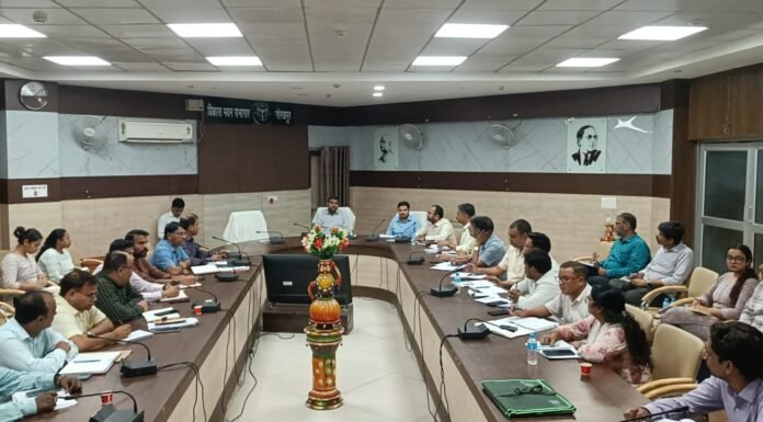 स्कूलों में बच्चों की उपस्थिति 85 प्रतिशत तक पहुंचाने का लक्ष्य सितंबर में 74 प्रतिशत रही उपस्थिति, डीएम ने कैचअप शिक्षण, अपार आईडी और लंबित प्रक्रिया पूरी करने के दिए निर्देश
