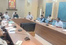 आवारा कुत्तों के प्रबंधन में तेजी लाएं अधिकारी एबीसी सेंटरों के उपयोग पर मंडलायुक्त ने उठाया सवाल, नसबंदी-टीकाकरण बढ़ाने और संवेदनशील स्थलों पर सुरक्षा के निर्देश