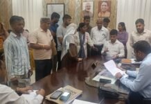 जनता दर्शन में डीएम ने सुनीं फरियादियों की समस्याएं अनएकेडमी कोचिंग में पाठ्यक्रम अधूरा छोड़ने की शिकायत, छात्रवृत्ति मामले में स्पष्टीकरण तलब
