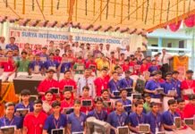 सूर्या इंटरनेशनल में 350 मेधावियों को मिला टैबलेट, आर्यन के भजनों पर झूमे छात्र विद्वानों ने विद्यार्थियों को दिखाई आगे बढ़ने की राह, बिरहा गायक प्रमोद यादव ने अपनी प्रस्तुति से खूब गुदगुदाया