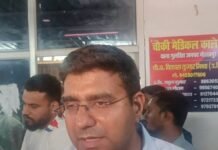 विसर्जन हादसे की जांच के लिए तीन सदस्यीय कमेटी गठित एडीएम सिटी, एसपी सिटी और अधीक्षण अभियंता विद्युत ग्रामीण करेंगे जांच तीन दिन में रिपोर्ट सौंपने का निर्देश, बिजली आपूर्ति और सुरक्षा व्यवस्था की होगी पड़ताल