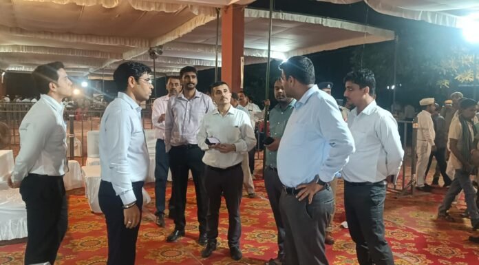 17 जिलों की मतपेटियां कड़ी सुरक्षा में डीडीयू विश्वविद्यालय पहुंचीं एलईडी स्क्रीन छोटी होने पर प्रत्याशियों ने जताई आपत्ति, बड़ी स्क्रीन लगवाने के निर्देश
