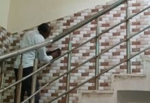 सीडीओ के निरीक्षण के बाद विकास भवन में चला विशेष सफाई अभियान कार्यालयों में गंदगी मिलने पर जताई थी नाराजगी, अनुपस्थित कर्मचारियों को भी जारी हुआ था नोटिस