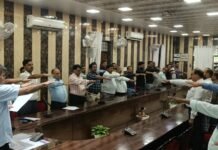 डीएम ने सरदार पटेल को नमन कर दिलाई राष्ट्रीय एकता की शपथ कलेक्ट्रेट में मनाया गया राष्ट्रीय एकता दिवस, अधिकारियों-कर्मचारियों ने लिया एकजुटता का संकल्प