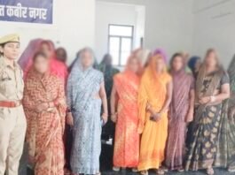 बिजली खंभा लगाने के विवाद में 22 महिलाएं गिरफ्तार सड़क जाम की आशंका के बीच दोनों पक्षों की महिलाओं पर शांतिभंग की कार्रवाई