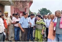 तामेश्वरनाथ धाम को कॉरिडोर के रूप में विकसित करने की तैयारी तेज डीएम ने मंदिर परिसर का किया निरीक्षण, स्थानीय काश्तकारों से कहा- विकास में उनके हितों को दी जाएगी प्राथमिकता