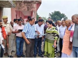 तामेश्वरनाथ धाम को कॉरिडोर के रूप में विकसित करने की तैयारी तेज डीएम ने मंदिर परिसर का किया निरीक्षण, स्थानीय काश्तकारों से कहा- विकास में उनके हितों को दी जाएगी प्राथमिकता