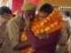 थानाध्यक्ष दुर्गेश पांडेय के तबादले पर भावुक हुई महुली की जनता विदाई समारोह में छलके आंसू, गले लगकर लोगों ने दी विदाई