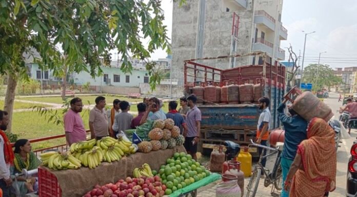 ऐप ने रोकी गैस की सप्लाई, सिलेंडर के लिए भटकते रहे उपभोक्ता गीडा सेक्टर-5 में सुबह से लगी रही कतार, तकनीकी समस्या के चलते नहीं हो सका वितरण; 1200 उपभोक्ताओं की बुकिंग प्रभावित